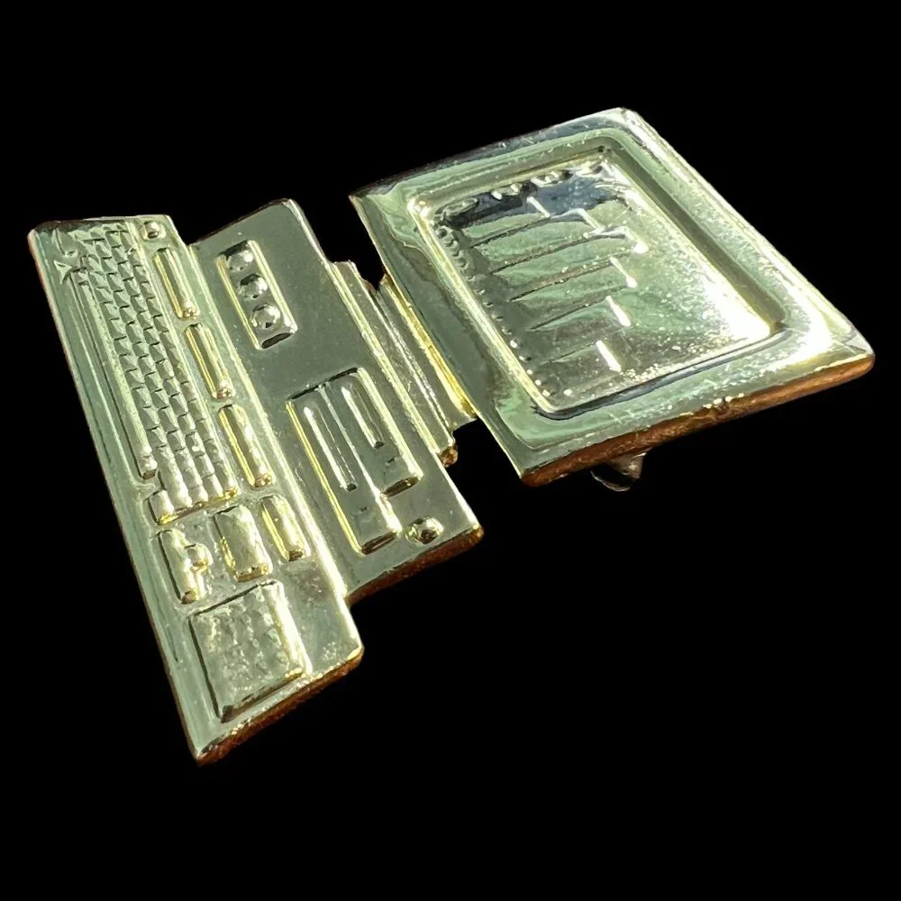 AJC Desktop Computer‎ Brooch Gold Toned Nostalgic Vintage Lapel Pin